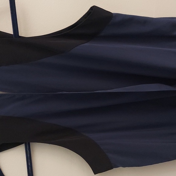 BANANA REPUBLIC FACTORY Navy and Black Sleeveless Jumper - Picture 10 of 14